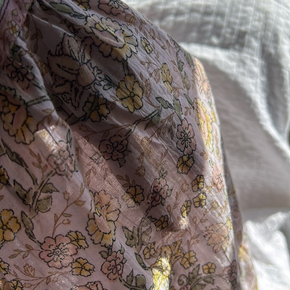 American Eagle flowy top.    Pale purple. Size S     Would easily fit Medium - Picture 14 of 14